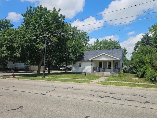 1308 W Broadway, Mount Pleasant, MI 48858 - bungalow-style home featuring covered porch and a front lawn