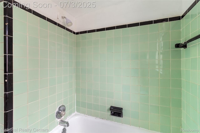 5981 University Pl, Detroit, MI 48224 - bathroom with shower / tub combination