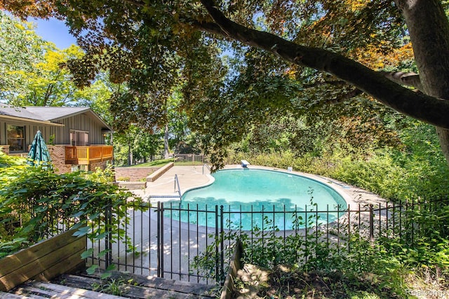 6674 Balmoral Ter, Clarkston, MI 48346 - view of pool with a patio and a diving board