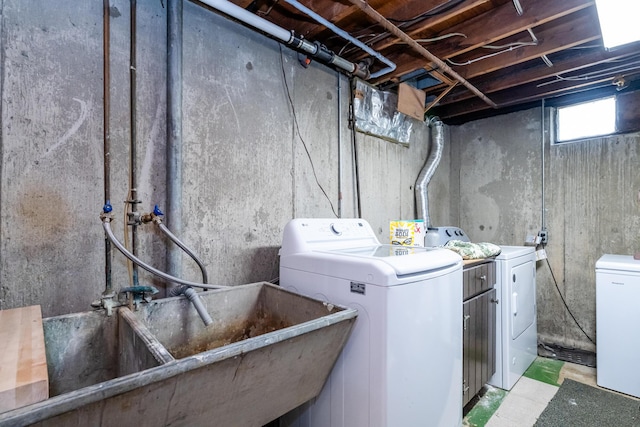 2917 Range St, Kalamazoo, MI 49004 - laundry room with washer and dryer and cabinet space