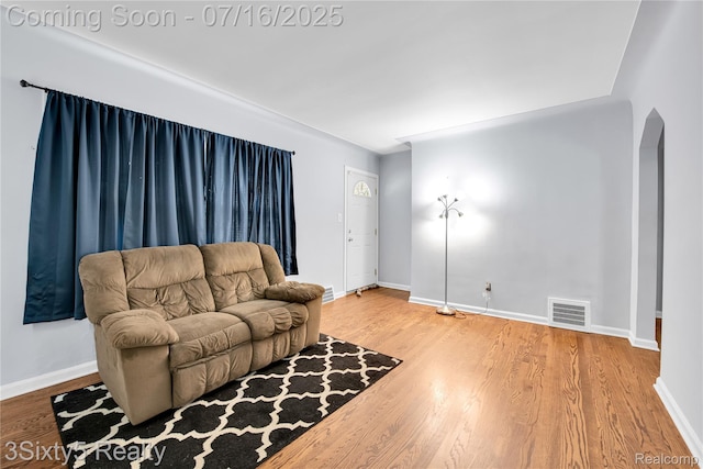2133 Bailey St, Dearborn, MI 48124 - living area with arched walkways and wood finished floors