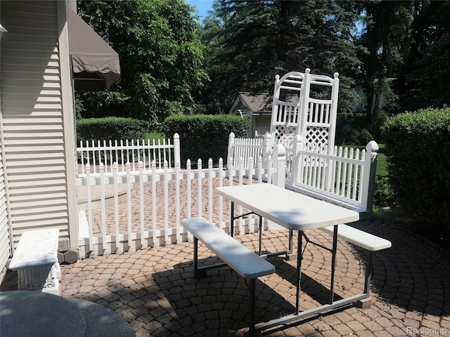 2032 Crestline, Burton, MI 48509 - view of patio / terrace