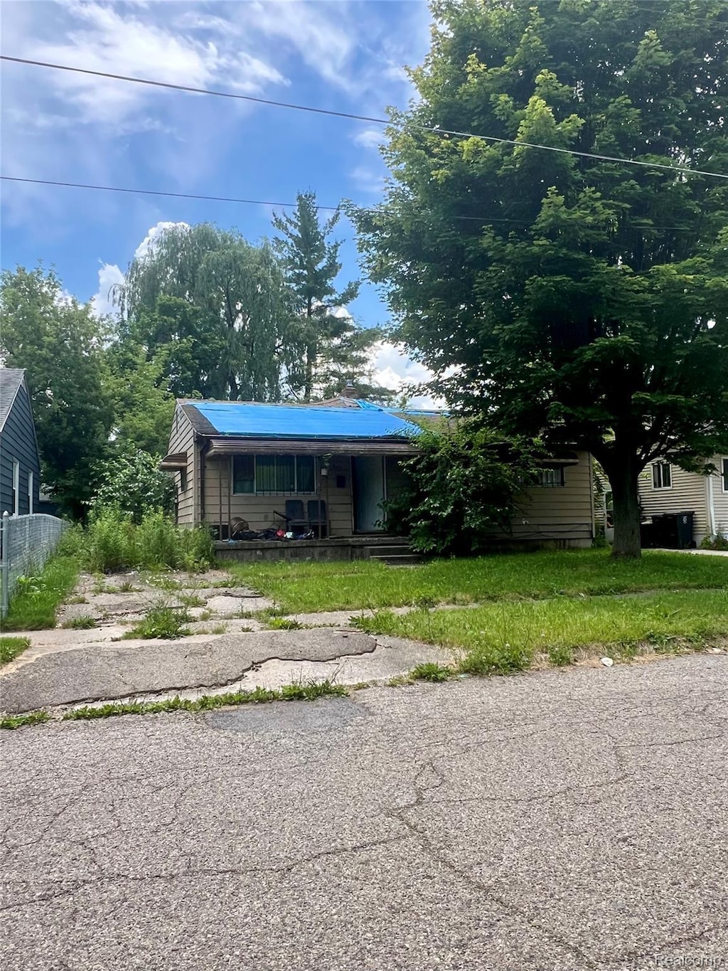 605 W Foss Ave, Flint, MI 48505 - photo 1