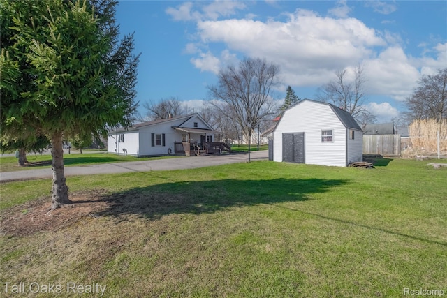 6123 Lapeer Rd, Burton, MI 48509 - view of yard with an outdoor structure