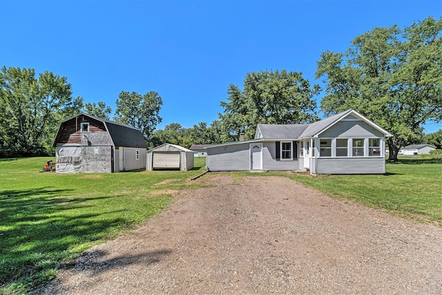 1982 Mckinley St, Kalamazoo, MI 49004 - view of front of home featuring dirt driveway, an outdoor structure, a barn, and a front yard