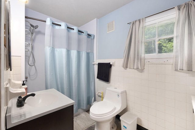 1607 Center Ave NE, Grand Rapids, MI 49505 - full bath featuring tile walls, curtained shower, vanity, and wainscoting