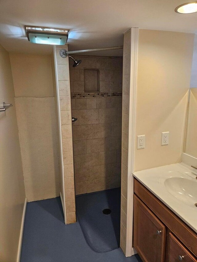 46 Lowell Ave NE, Grand Rapids, MI 49503 - full bath with vanity and tiled shower