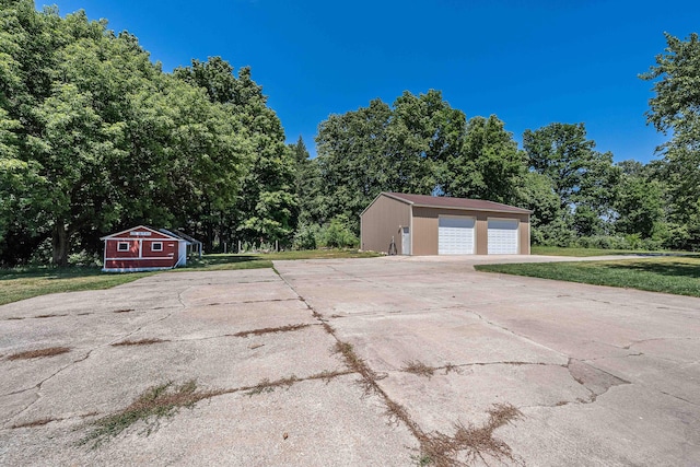 4433 Elm St, New Era, MI 49446 - detached garage featuring view of wooded area