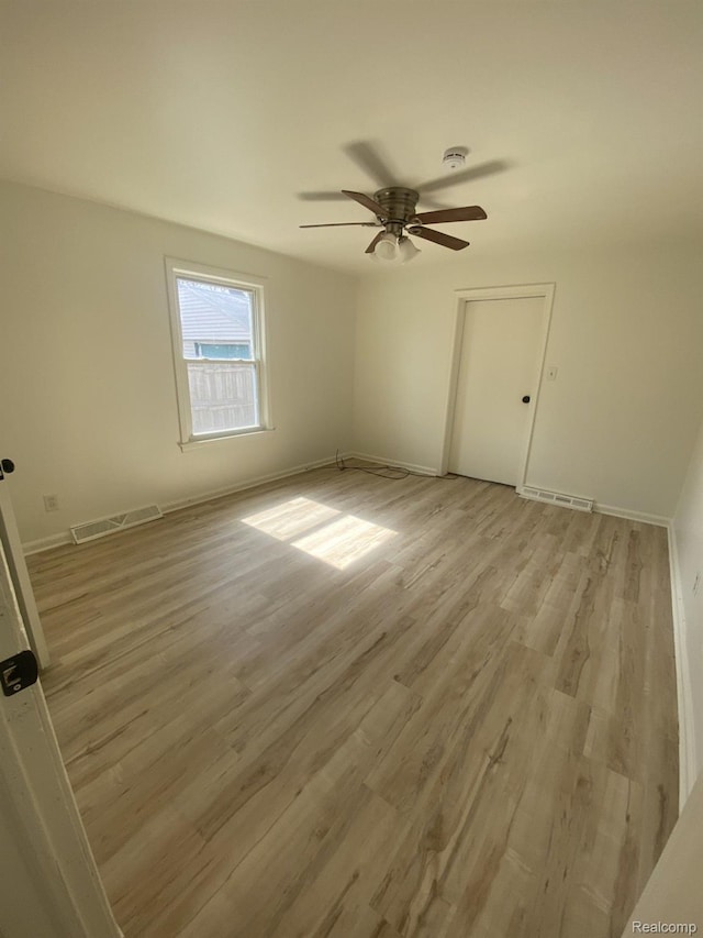 3512 Barry St, Wayne, MI 48184 - unfurnished room featuring light wood finished floors, a ceiling fan, and a smoke detector
