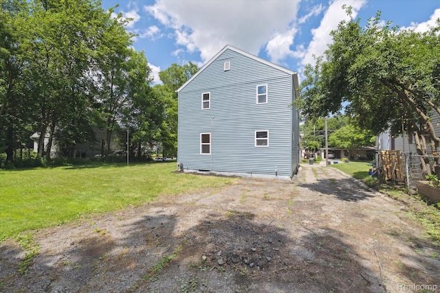 1516 Gainey Ave, Flint, MI 48503 - view of side of property with a yard
