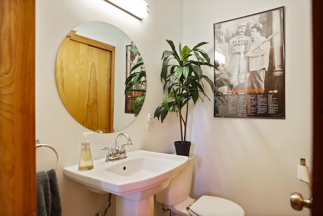 120 Sunburst Dr, Frankenmuth, MI 48734 - half bath with toilet and a sink