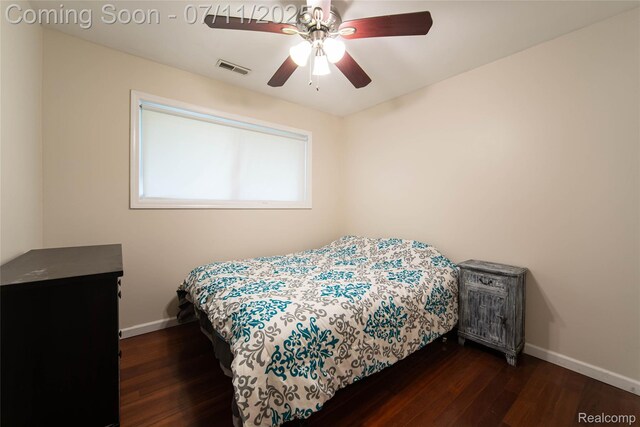 3238 Homestead Dr, Waterford, MI 48329 - bedroom with wood finished floors and a ceiling fan