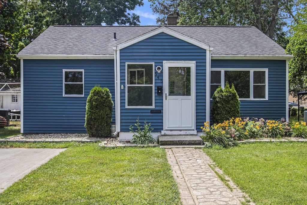 546 Humphrey St, South Haven, MI 49090 - photo 1