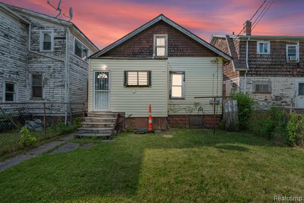 6431 Wagner, Detroit, MI 48210 - view of back of property at dusk