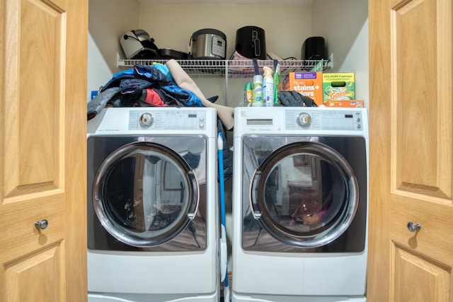 19085 Joslin Cir, Big Rapids, MI 49307 - laundry area with washer and dryer