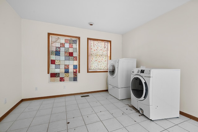 7906 N 43rd St, Augusta, MI 49012 - laundry area featuring washing machine and clothes dryer and baseboards