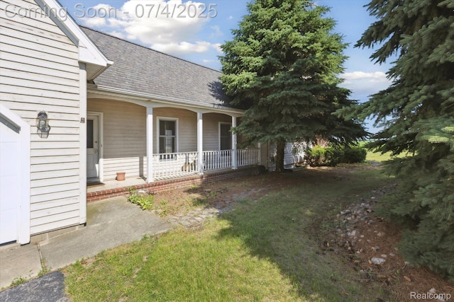 10934 Baker Rd, Frankenmuth, MI 48734 - view of grassy yard featuring a porch