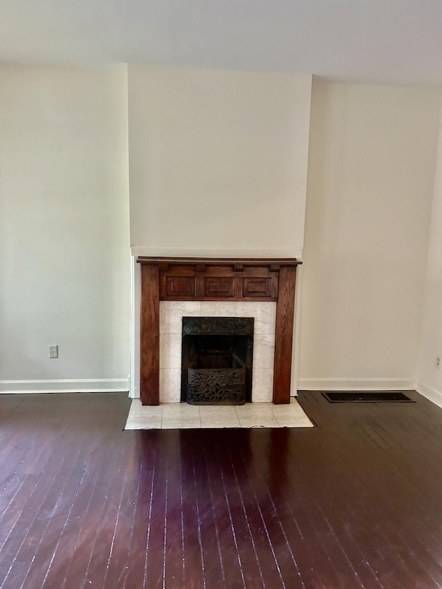 5208 Commonwealth St, Detroit, MI 48208 - detailed view of wood finished floors and a tiled fireplace