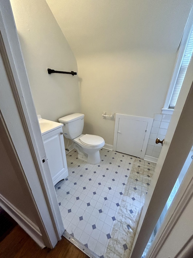 5208 Commonwealth St, Detroit, MI 48208 - half bathroom featuring toilet and vanity