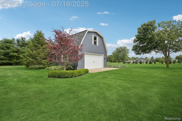 378 Fruitdale Ln, Pinckney, MI 48169 - view of green lawn with driveway