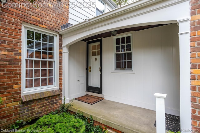 17 Colonial Rd, Grosse Pointe Shores, MI 48236 - entrance to property featuring brick siding