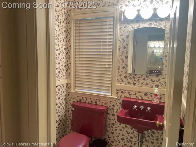 17 Colonial Rd, Grosse Pointe Shores, MI 48236 - half bathroom with wallpapered walls and toilet
