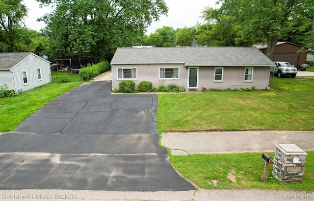2512 Flintridge St, Lake Orion, MI 48359 - ranch-style home featuring a front yard, a chimney, and a shingled roof