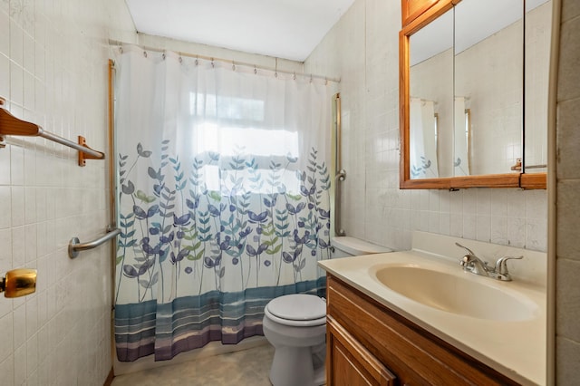 156 N Woodlawn Ave, Battle Creek, MI 49037 - bathroom featuring tile walls and vanity