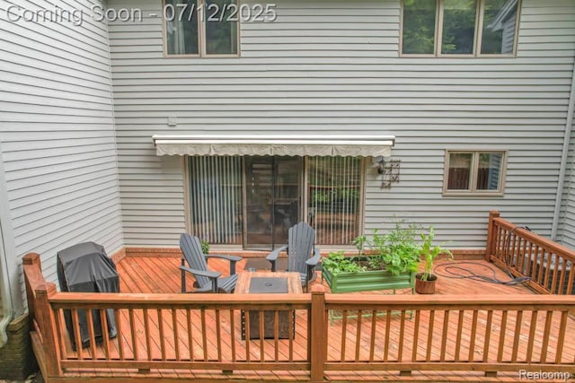 6559 Ridgeview Dr, Clarkston, MI 48346 - wooden deck with grilling area