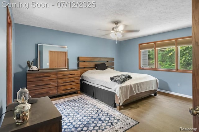 6559 Ridgeview Dr, Clarkston, MI 48346 - bedroom with wood finished floors, a textured ceiling, and a ceiling fan