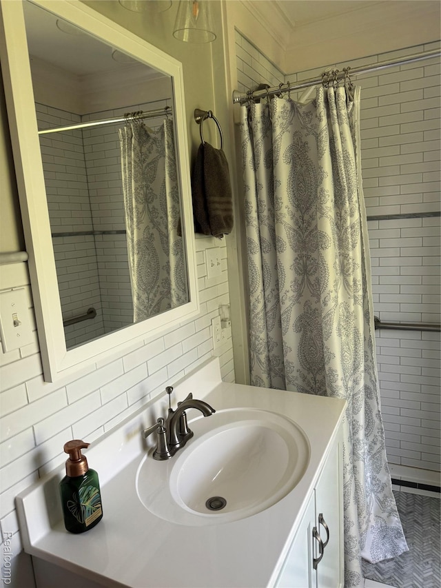 3981 Orchard Rd, Peck, MI 48466 - full bathroom featuring ornamental molding, vanity, tiled shower, and tasteful backsplash
