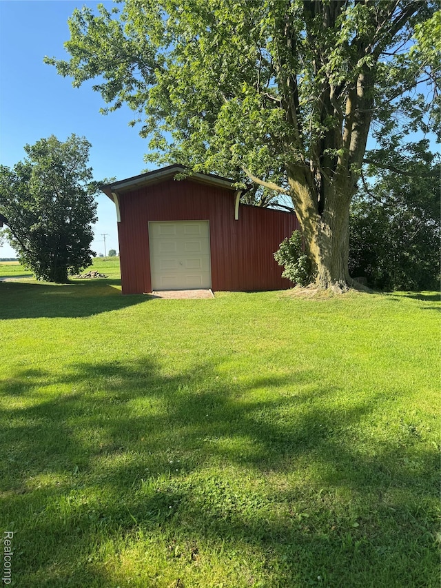 3981 Orchard Rd, Peck, MI 48466 - view of grassy yard featuring an outbuilding and a garage