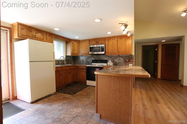 451 S Hospital Rd, Waterford, MI 48327 - photo 10