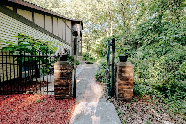 18400 N Fruitport Rd, Spring Lake, MI 49456 - view of gate