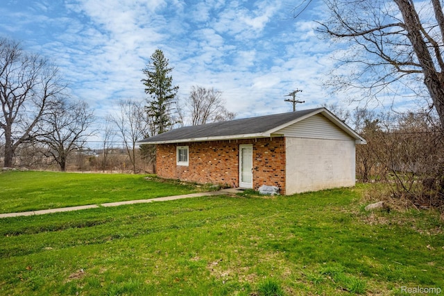 10685 Dixie Hwy, Davisburg, MI 48350 - view of side of home with a lawn and an outdoor structure
