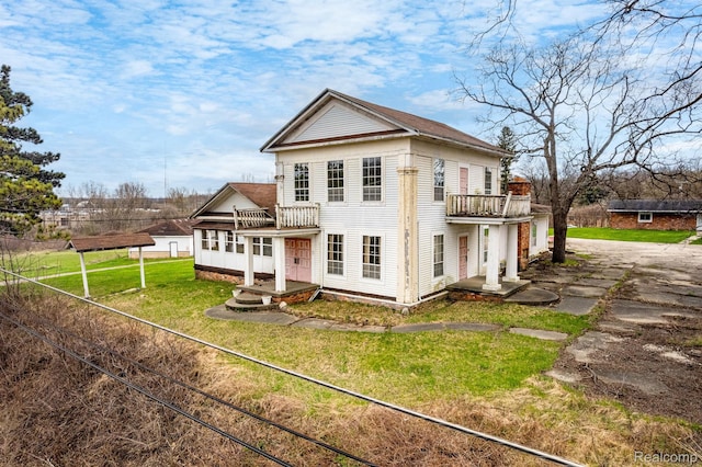 10685 Dixie Hwy, Davisburg, MI 48350 - back of house with a balcony and a yard