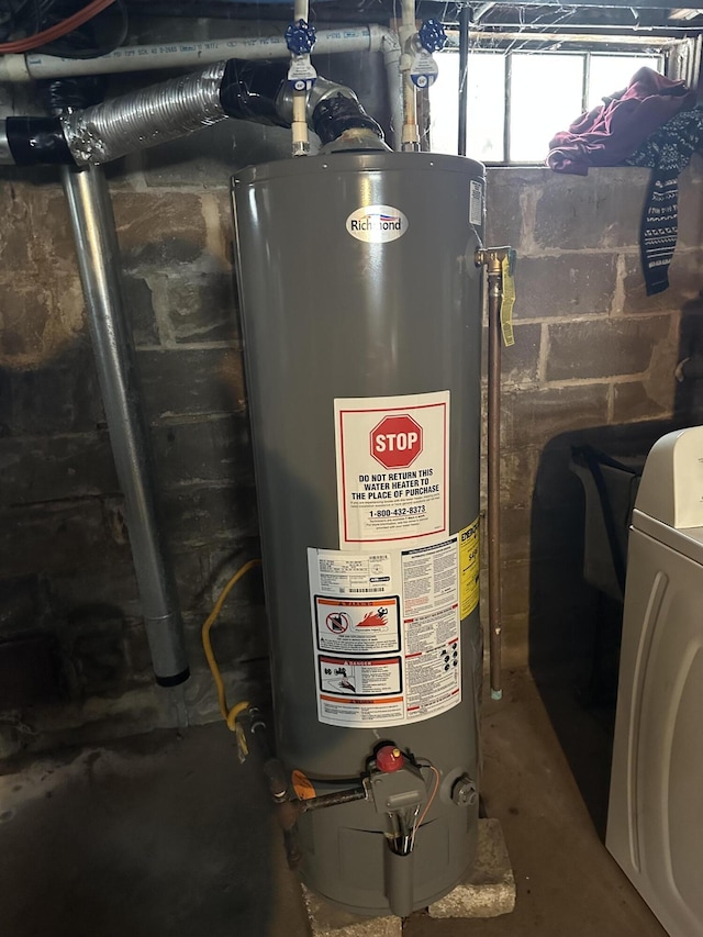 8942 28th Ave, Bitely, MI 49309 - utility room with gas water heater and washer / dryer