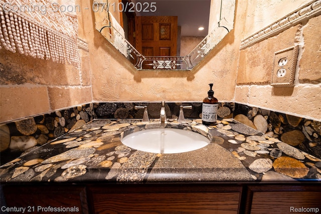 1180 Knob Creek Dr, Rochester, MI 48306 - bathroom with vanity and a textured wall