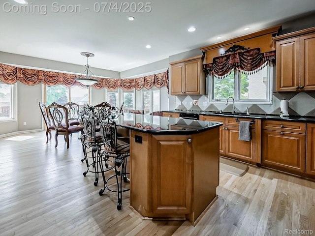 926 Majestic, Rochester Hills, MI 48306 - kitchen featuring a breakfast bar, plenty of natural light, light wood-style floors, and recessed lighting