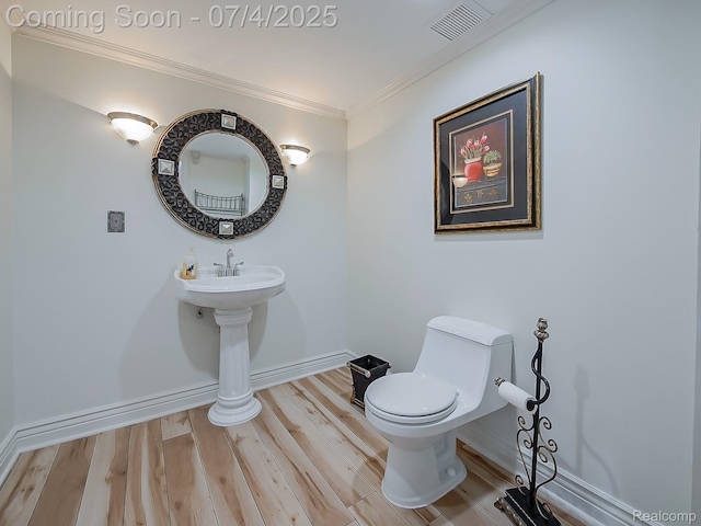 926 Majestic, Rochester Hills, MI 48306 - half bath with crown molding and wood finished floors