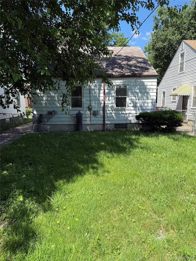 18824 Helen St, Detroit, MI 48234 - view of front of house with a shingled roof