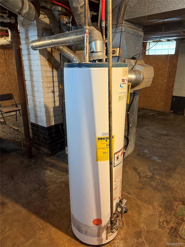 18824 Helen St, Detroit, MI 48234 - utility room with water heater