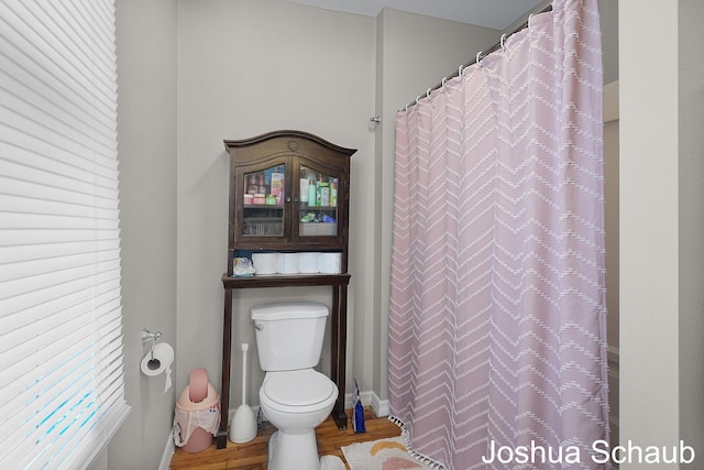 908 Chatham St NW, Grand Rapids, MI 49504 - full bathroom featuring wood finished floors and curtained shower