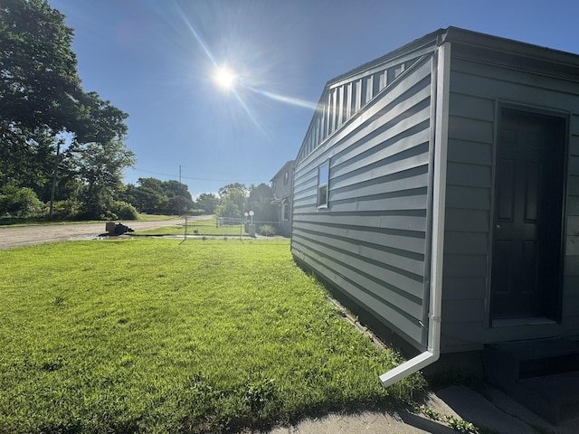 3355 Lyndon Ave, Flint, MI 48504 - view of grassy yard