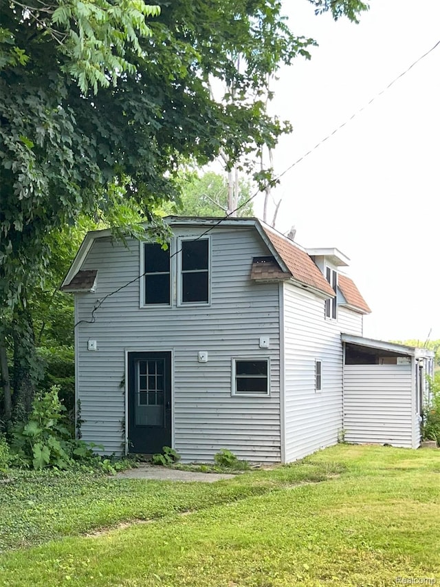 8956 Dixie Hwy, Ira, MI 48023 - rear view of property with a yard