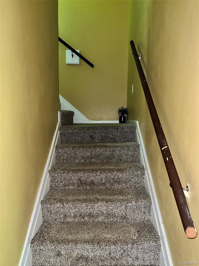 8956 Dixie Hwy, Ira, MI 48023 - view of stairs