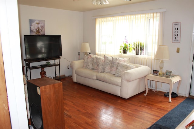 3211 S Arvin Dr, Saginaw, MI 48601 - living area featuring wood finished floors