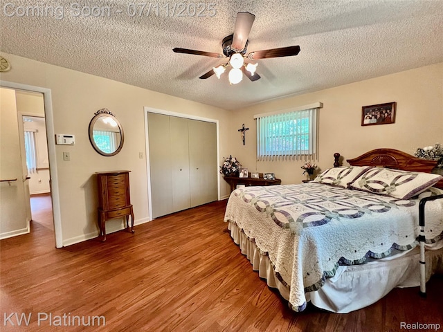 3775 Carrigan Rd, Fort Gratiot, MI 48059 - bedroom featuring wood finished floors, a closet, a textured ceiling, and a ceiling fan