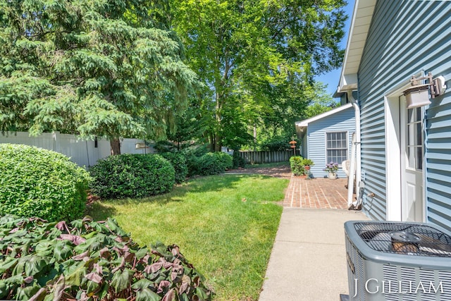 1214 Euna Vista Dr, Holland, MI 49423 - fenced backyard featuring a patio