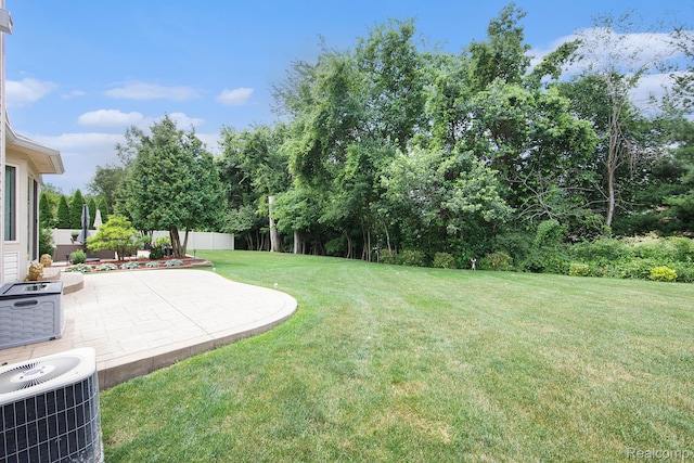 32851 Foster Ct, Fraser, MI 48026 - view of yard with a patio area